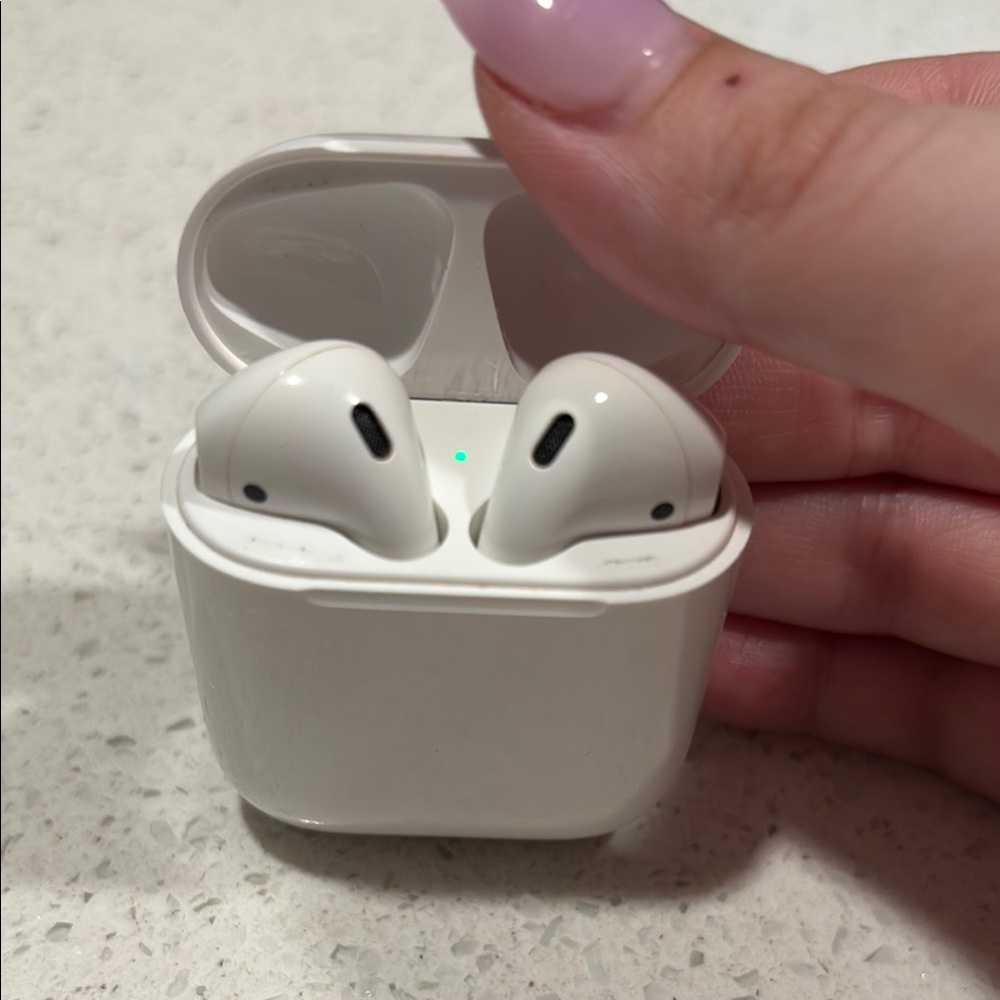 Apple AirPods 2nd Gen with Charging Case